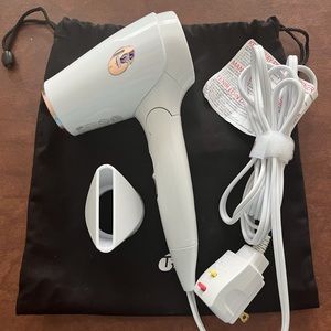 T3 Featherweight compact folding hair dryer
